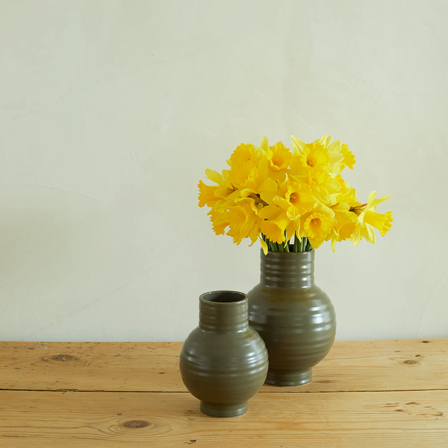 Essential Ceramic Vase - Olive - Image 4