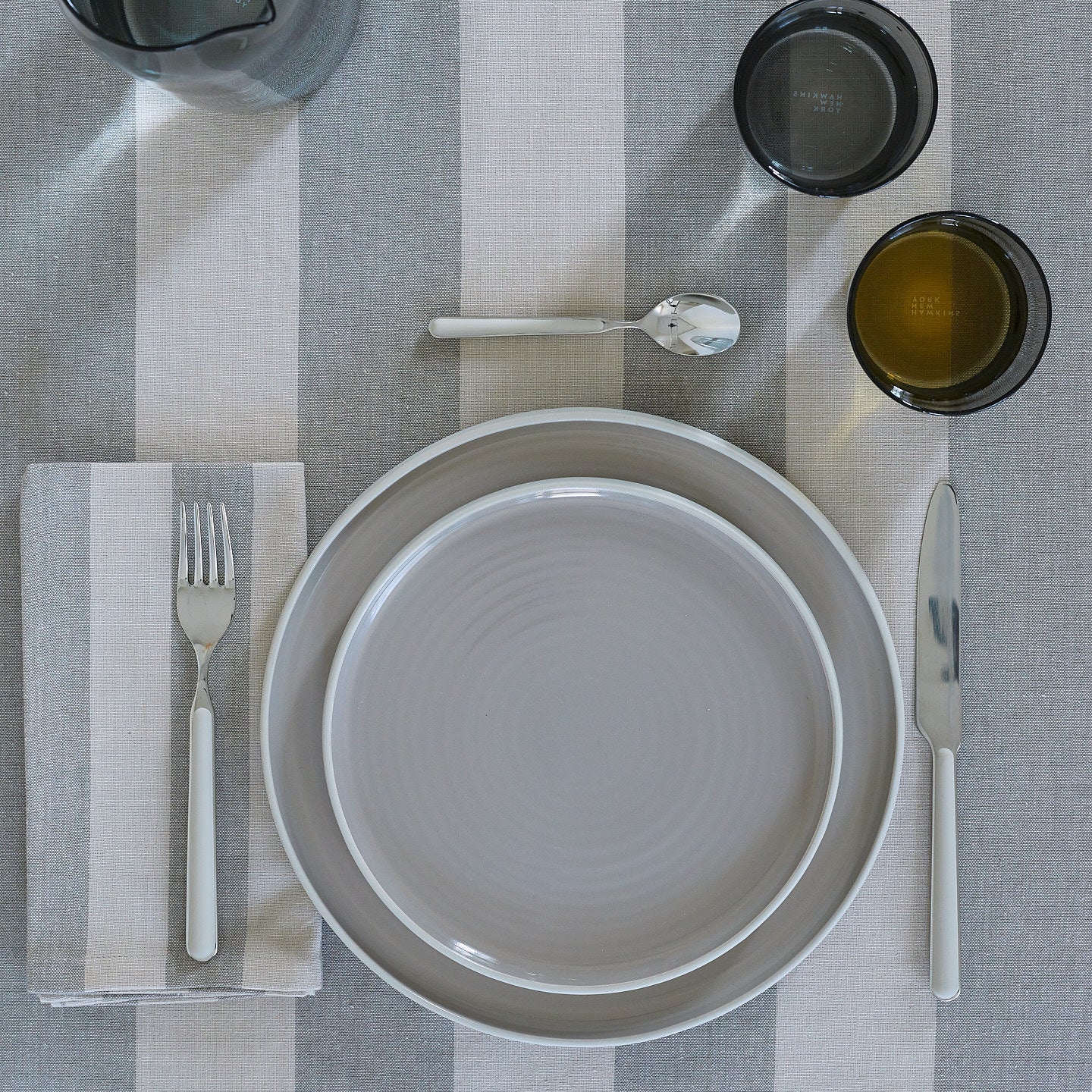 Essential Dinner Plate, Set of 4 - Light Grey - Image 4