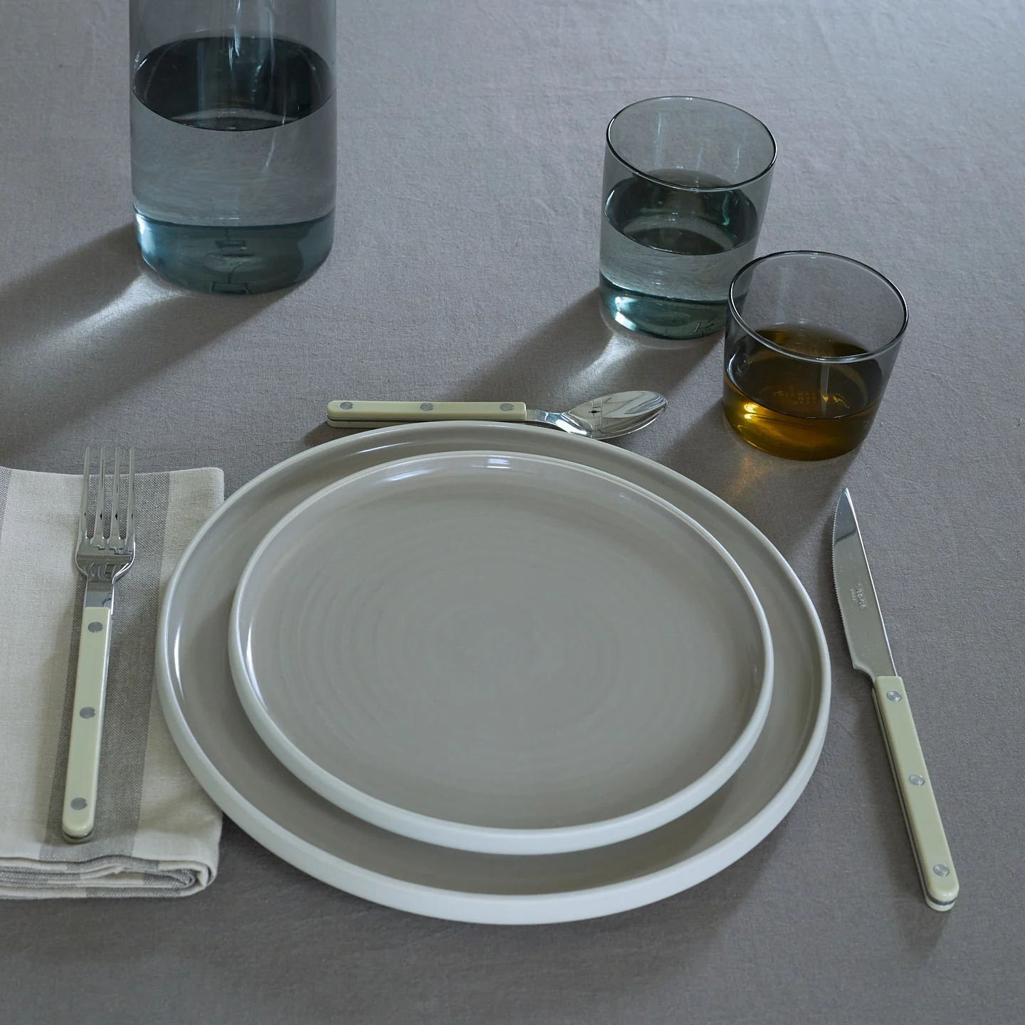 Essential Glassware, Set of 4 - Smoke - Image 3