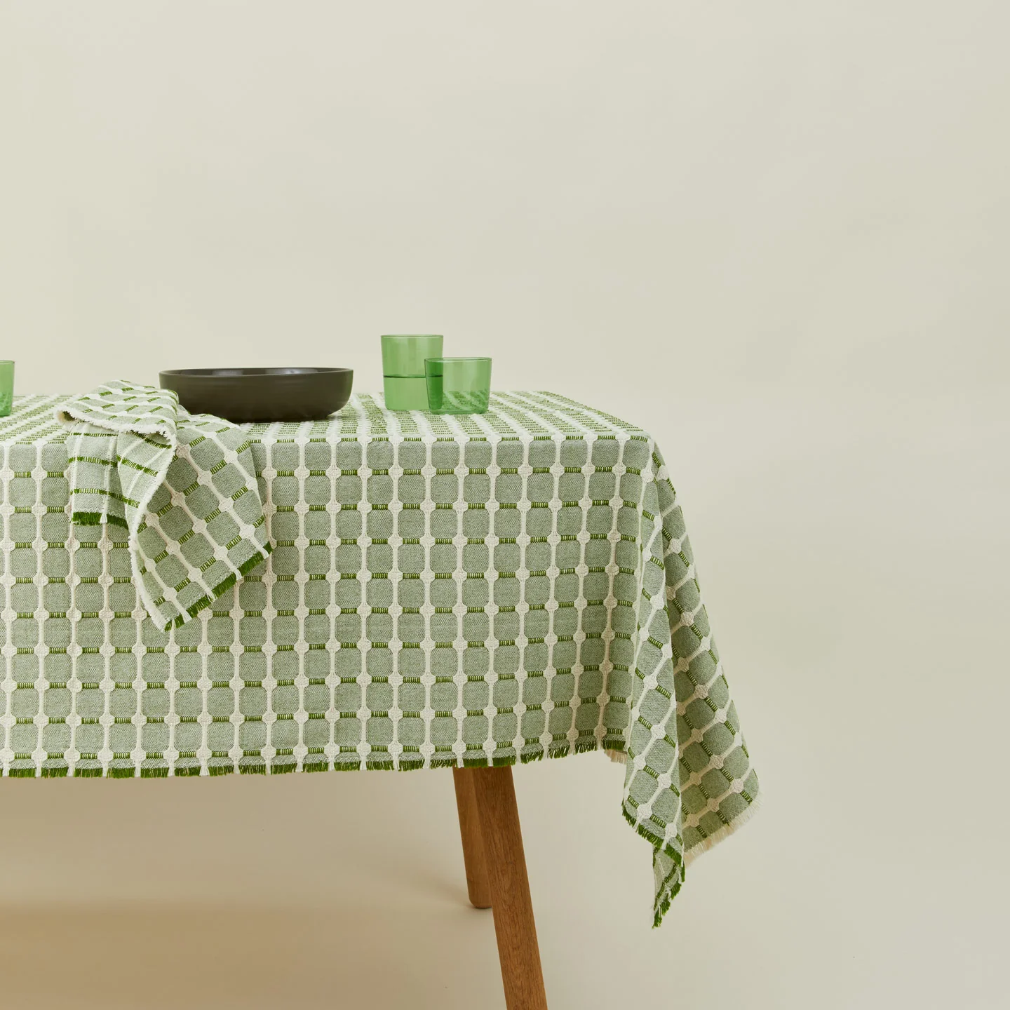 Hopsack Fringed Tablecloth - Leaf - Image 2