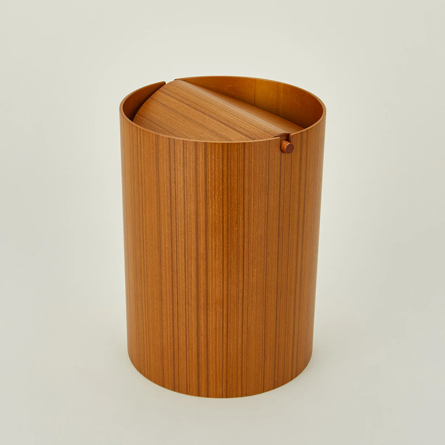 Lidded Wooden Wastebasket - Natural - Image 3