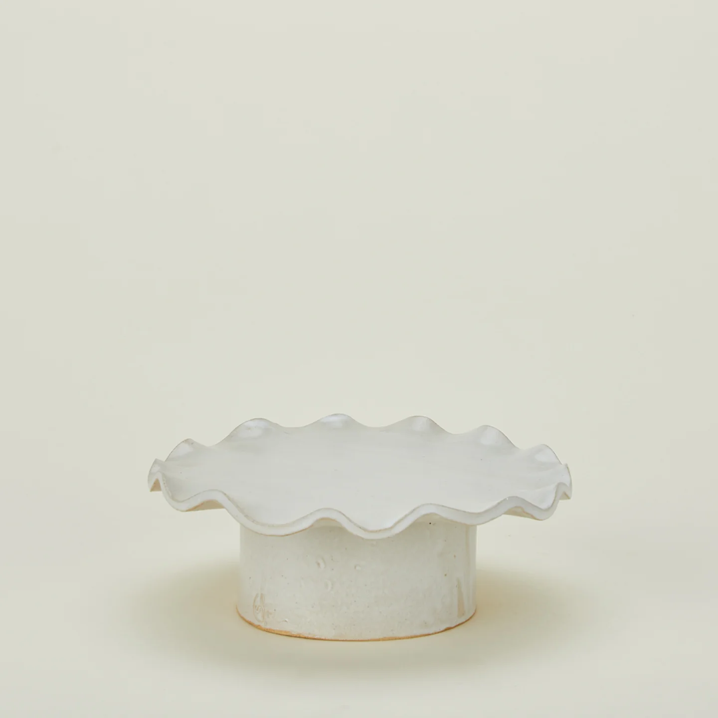 Ruffle Edge Pedestal