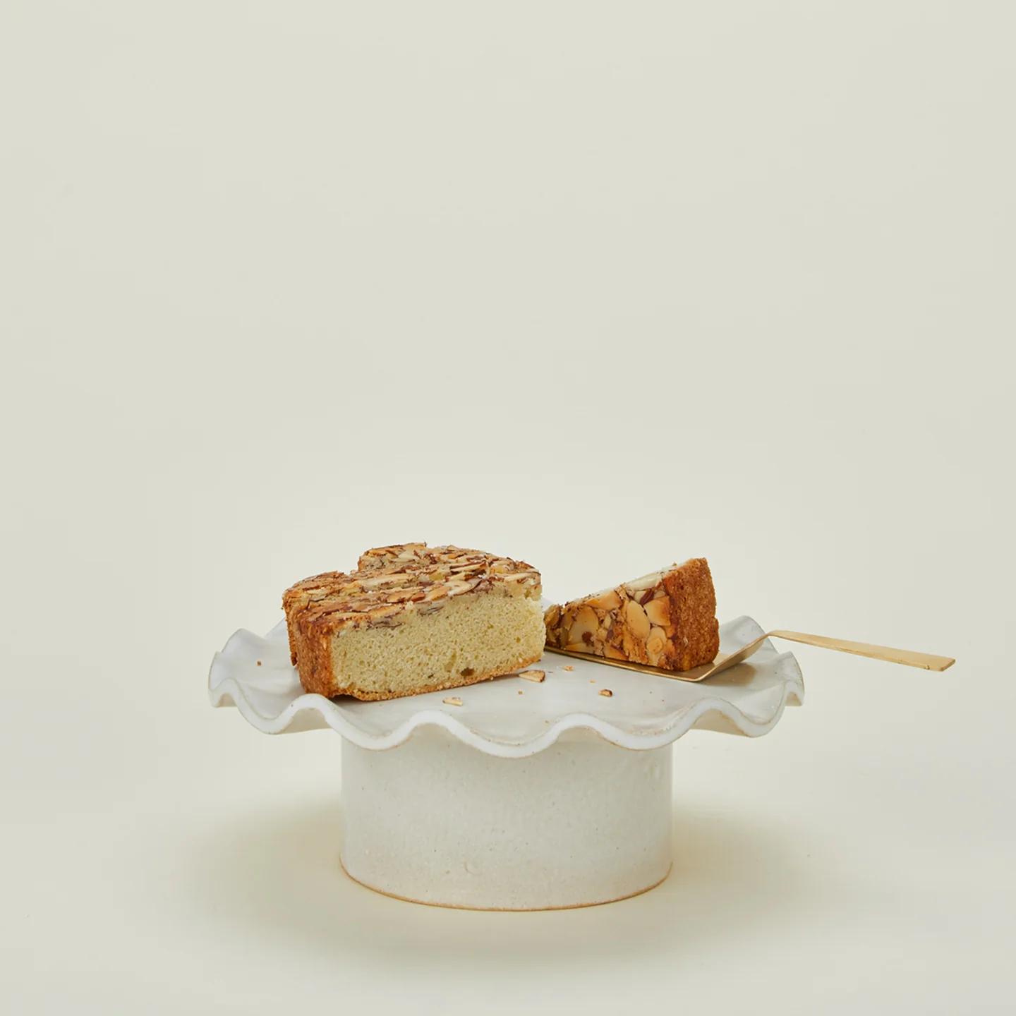 Ruffle Edge Pedestal - Image 2