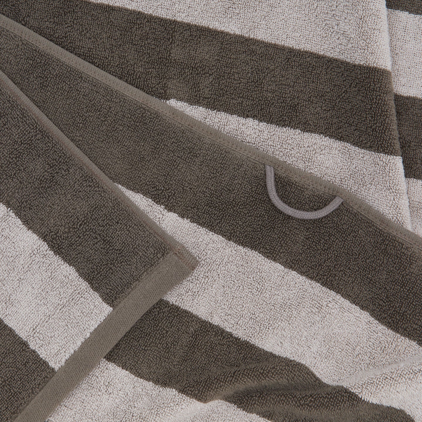 Simple Striped Terry Beach Towel - Light Grey/Dark Grey - Image 4