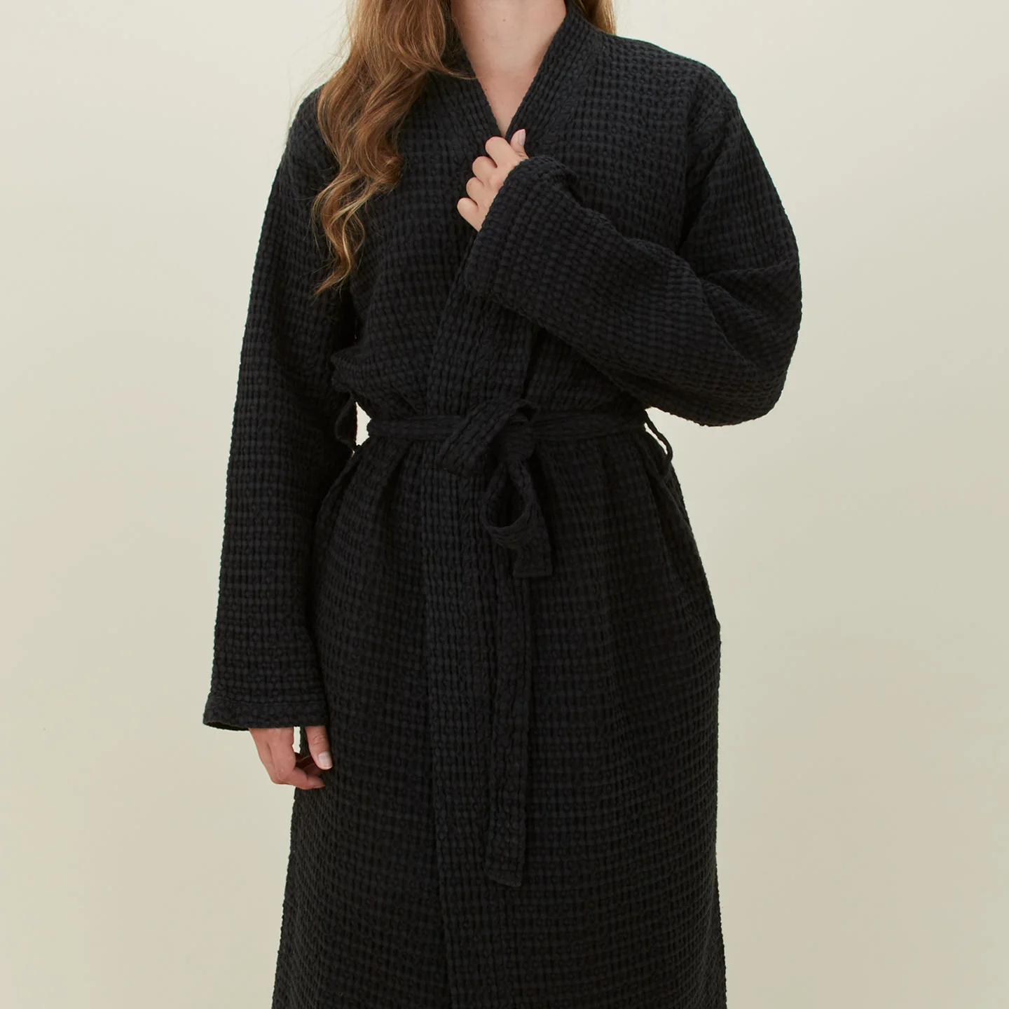 Simple Waffle Bathrobe - Black - Image 5